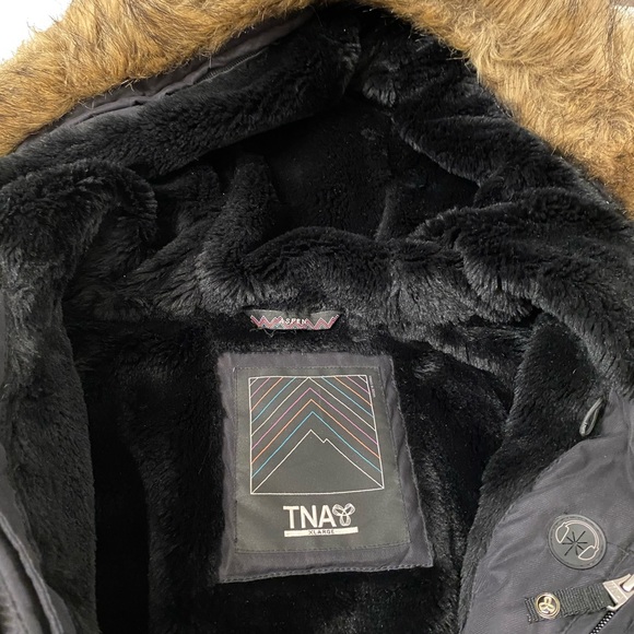 Aritzia winter jacket - Picture 1 of 2